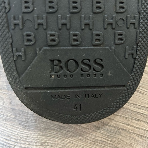 Hugo Boss - Men’s slides, size 8, like new. - Picture 5 of 5
